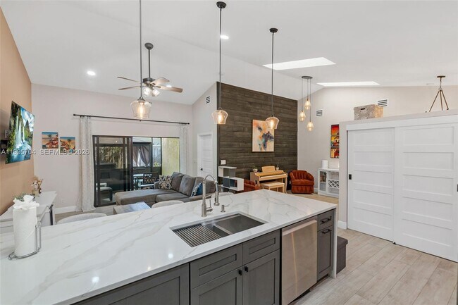 Foto del edificio - 4220 Grove Park Ln