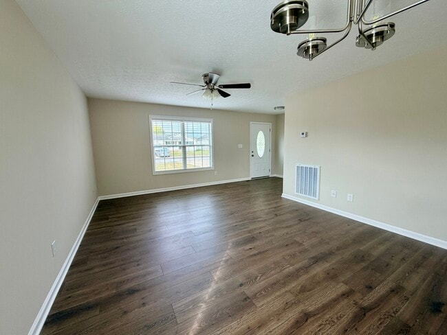 Foto del edificio - 319 Sandy Ct