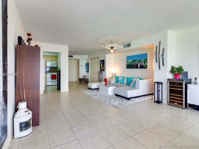 Building Photo - 6423 Collins Ave