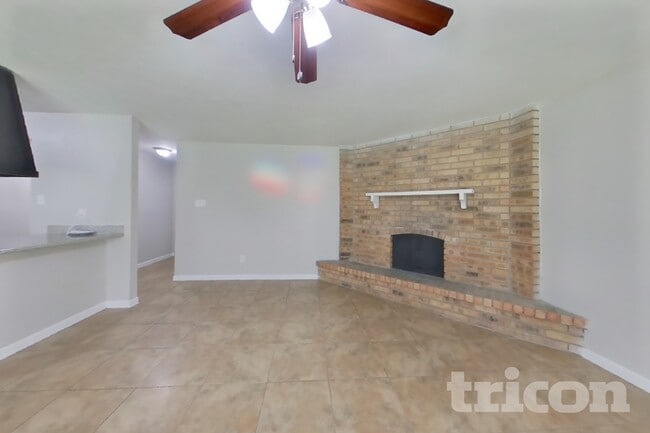 Foto del edificio - 5030 Ridgecreek Dr