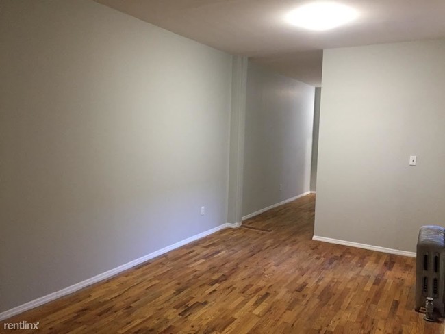 Building Photo - 175 Lott St