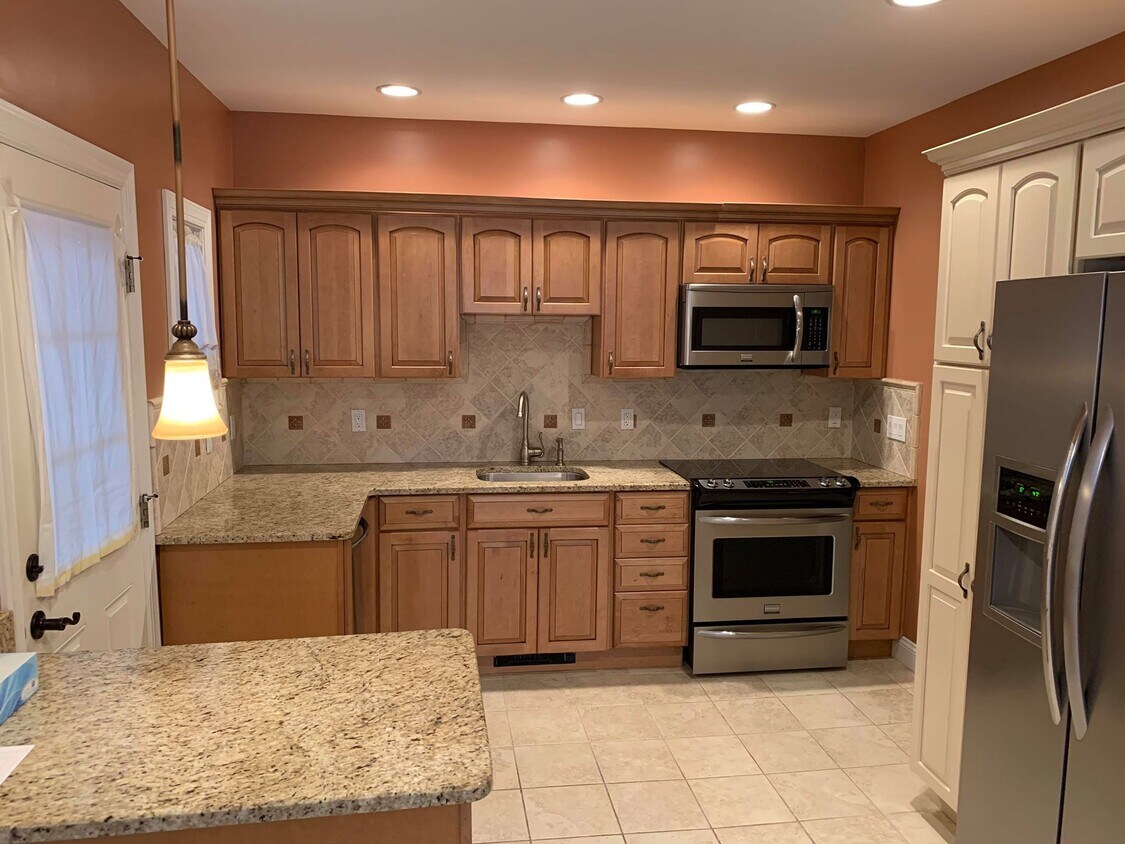 kitchen - 548 Quincy Ave