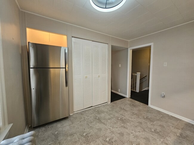 Building Photo - 396 W Clements Bridge Rd