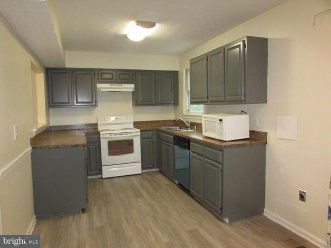 Foto del edificio - 7242 Morrison Dr