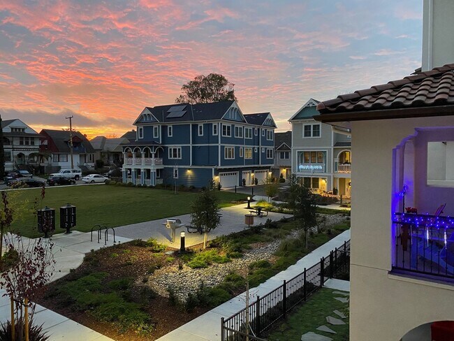 Building Photo - 1929 Mulberry St. - 3 bedroom | 3 bath | L...