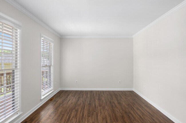 Foto del edificio - 230 Glen Ivy Dr