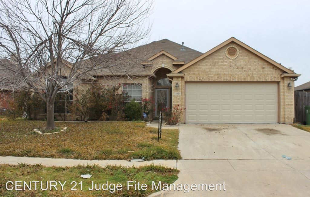 2423 Whispering Creek Dr, Arlington, TX 76018 House Rental in