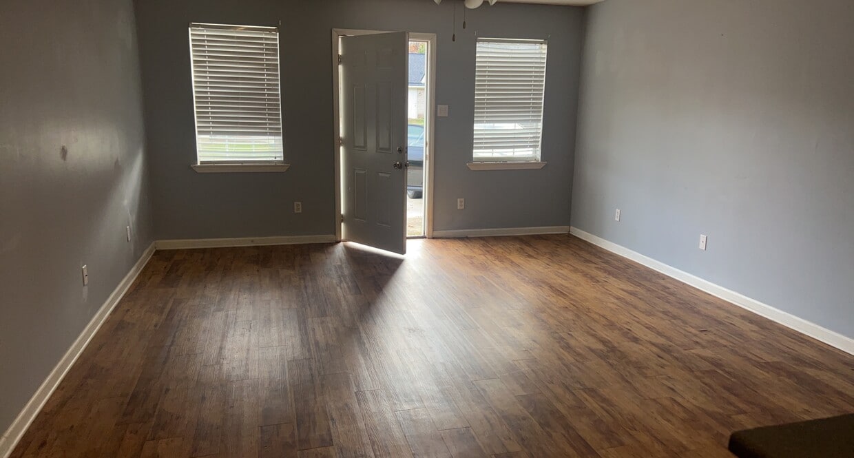 Primary Photo - 100 Rebel Land Cir