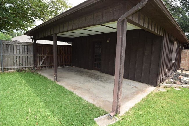 Building Photo - 7603 Village Trail Dr