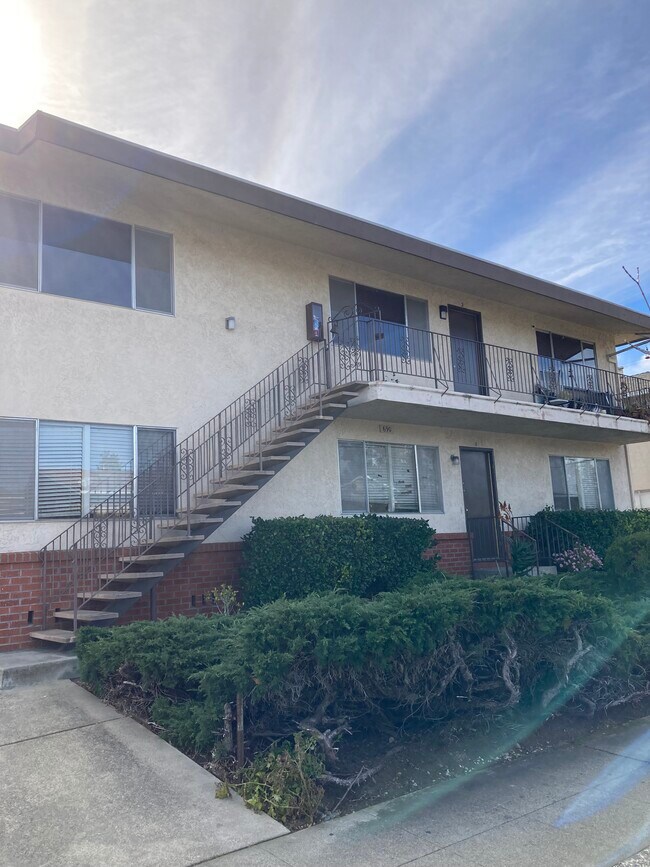 Foto del edificio - 690 Grand Coulee Ave