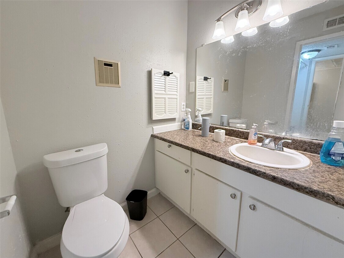 Building Photo - 10110 Forum W Dr