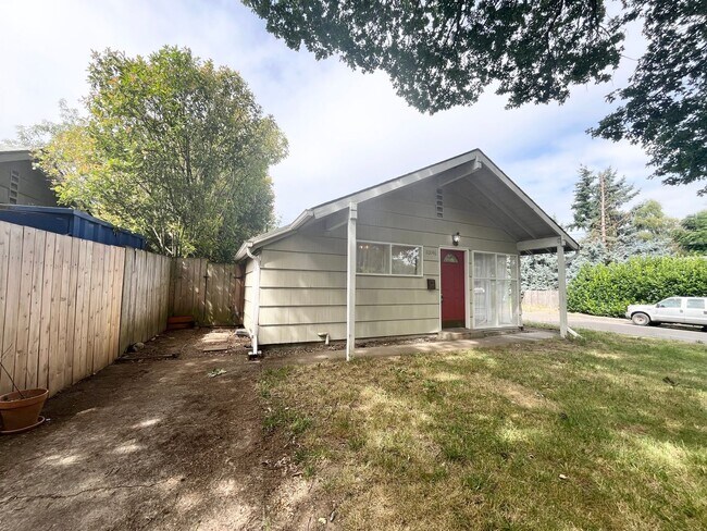 Building Photo - $500 off the first full months rent! Charm...
