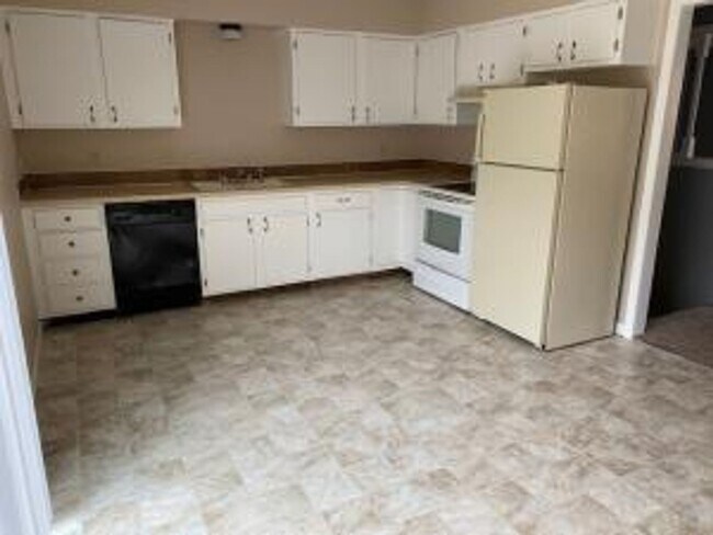 Foto del edificio - 3 Bedroom / 2 Bath Duplex