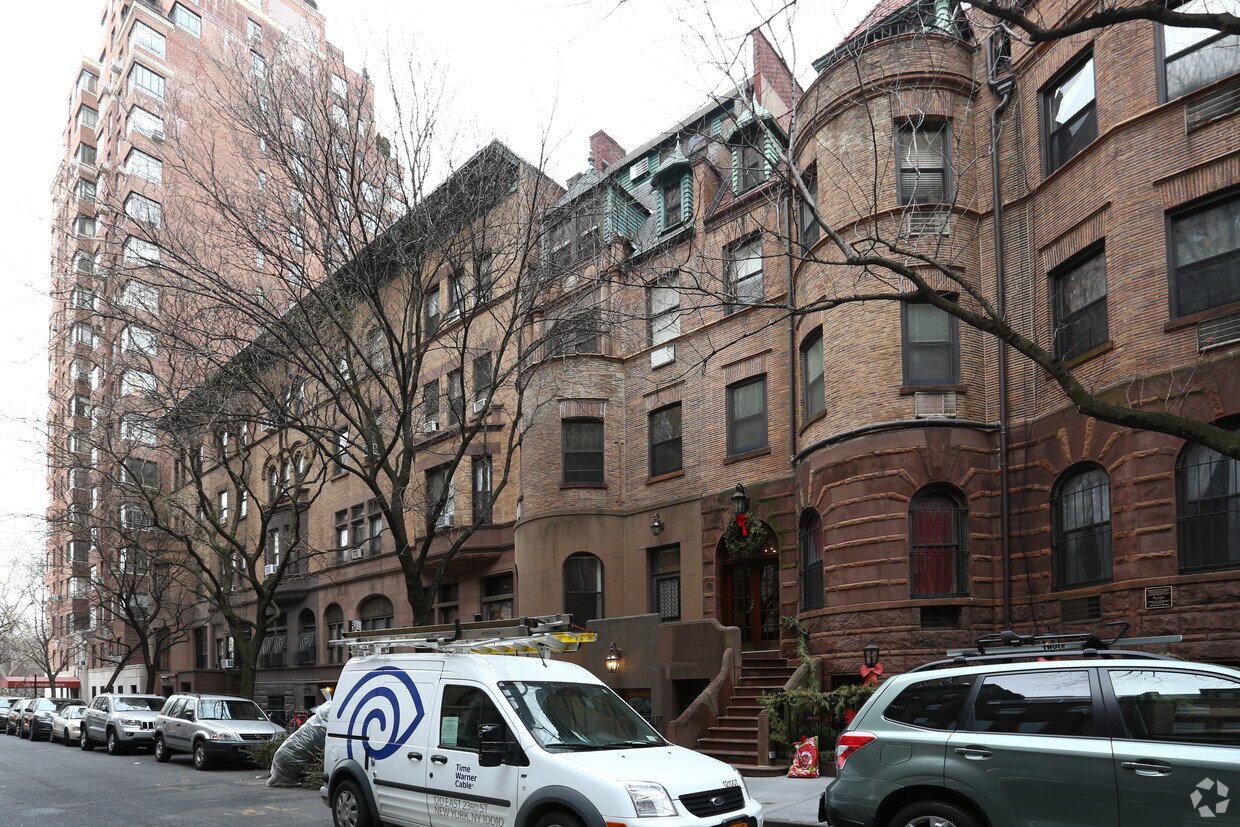 Building Photo - 315 W 82nd St