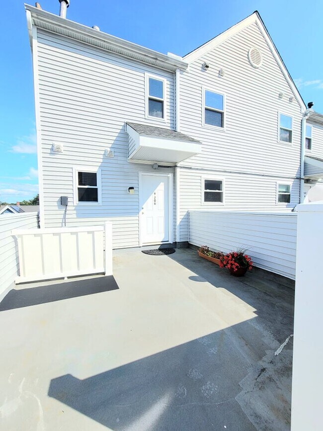 391 Hyde Park Ave, Boston, MA 02131 Townhome Rentals in Boston MA