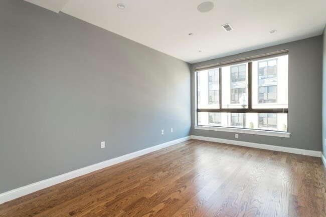 Building Photo - 291 D St