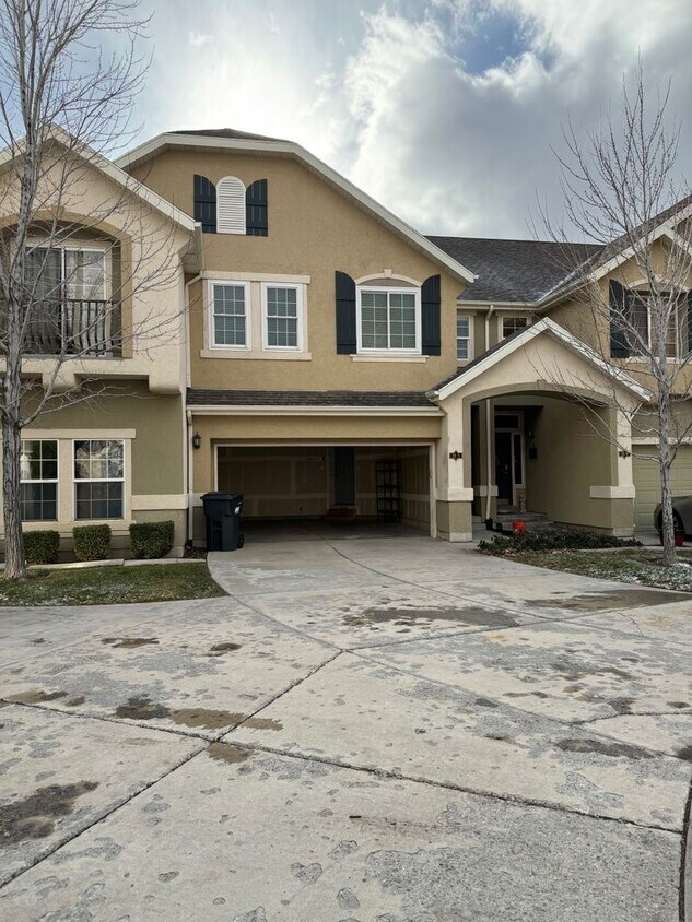 Foto principal - Townhouse with Spacious layout and convien...