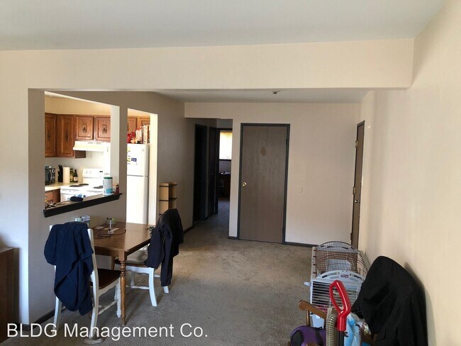 Foto del edificio - 457 Spruce Dr