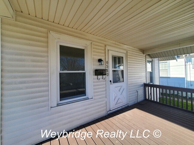 Building Photo - Newly Updated Two-bedroom house in North C...
