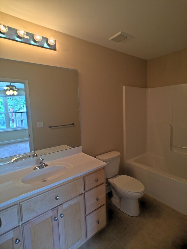 Foto del edificio - Newer Construction Townhome