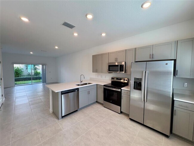 Building Photo - 8584 Daybreak St
