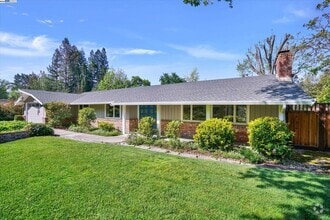 Building Photo - 613 Huntleigh Dr