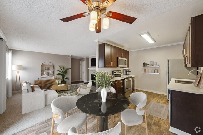 Building Photo - La Valencia Apartment Homes