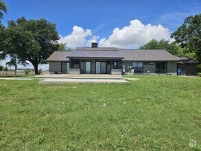 Building Photo - 1702 Parker Rd