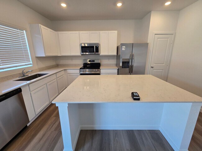 Building Photo - Brand New, never lived in 4 bedroom home i...