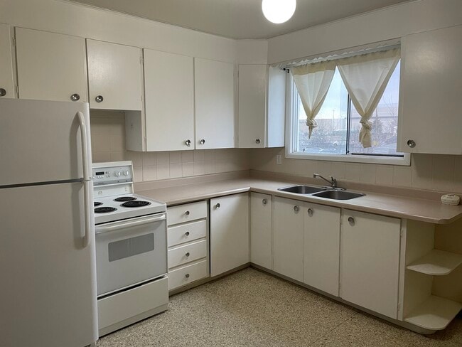 Building Photo - CHARMING 2-BEDROOM APARTMENT FOR RENT IN O...