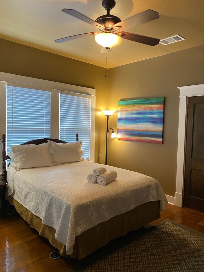 Photo - 226 W Whittier St Townhome