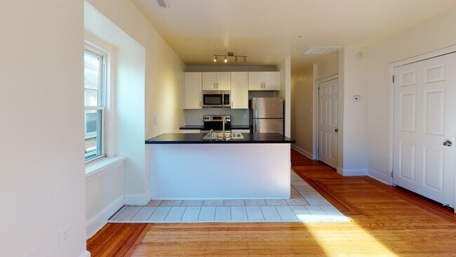 Building Photo - 922 S 49th St
