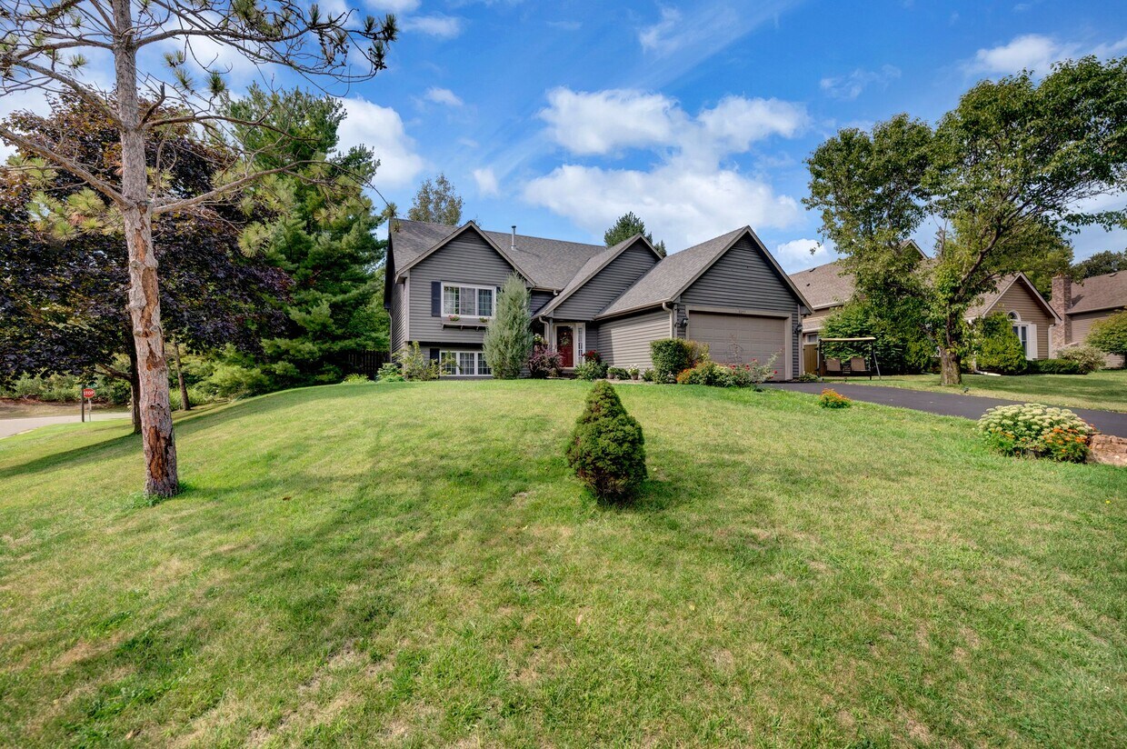 Foto principal - 2205 Comstock Ln N