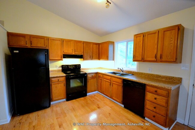 Building Photo - 394 Royal Pines Dr