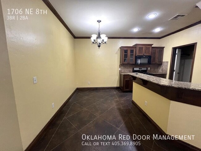 Building Photo - 1706 NE 8th-