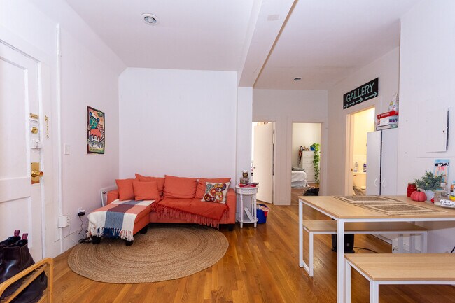 Foto del edificio - 56 Brighton Ave