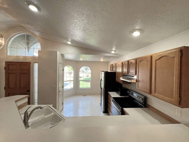 Foto del edificio - Adorable 3 bed 2 bath home in the Coventry Manor Subdivision just off W State St and N Hartford.