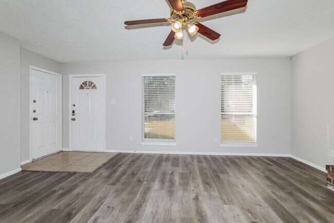 Foto del edificio - 4510 Tylergate Dr