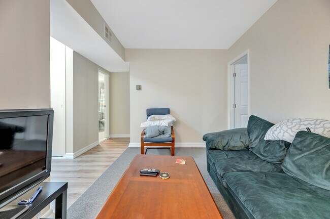 Foto del edificio - 4201 Cathedral Ave NW