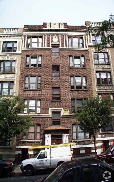 Primary Photo - 1921 Andrews Ave