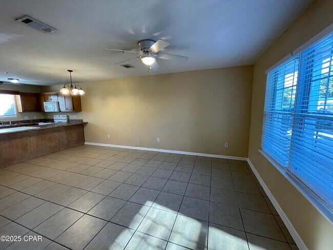 Foto del edificio - 1803 Hickory Ave