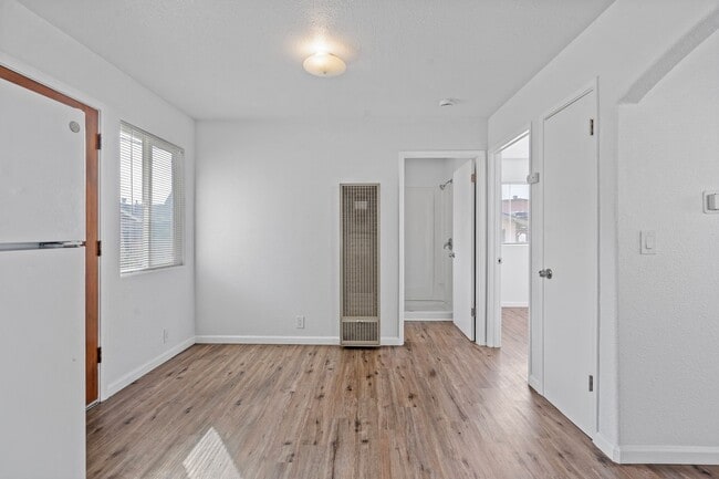 Building Photo - Adorable 1 Bedroom Unit!