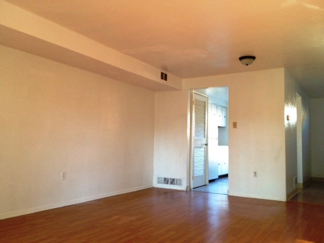 Living Area - 124 Elmur Dr