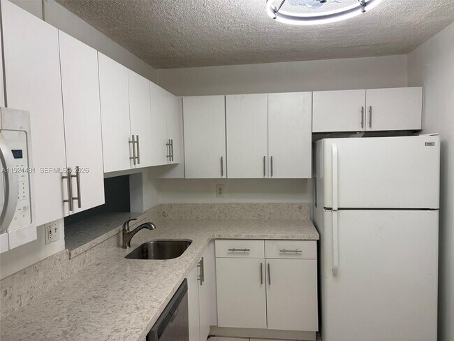 Foto del edificio - 8035 SW 107th Ave