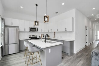 Building Photo - 4909 Higgins St