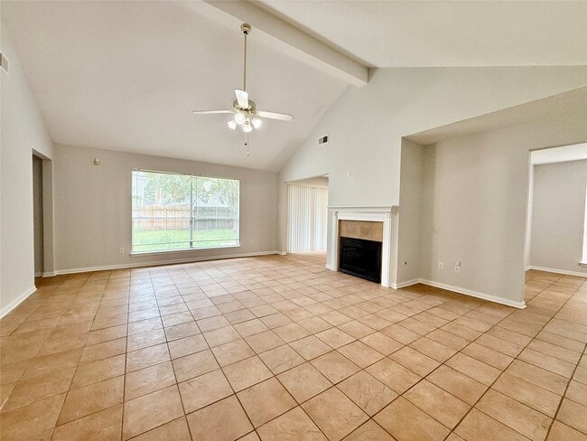 Building Photo - 1405 Manor Dr