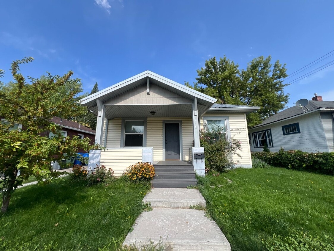 Foto principal - Adorable Three Bedroom Close to ISU