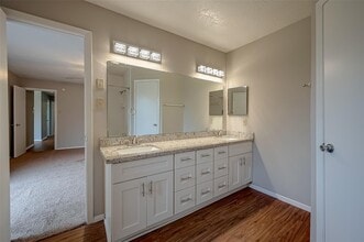 Building Photo - 1126 W Belgravia Dr