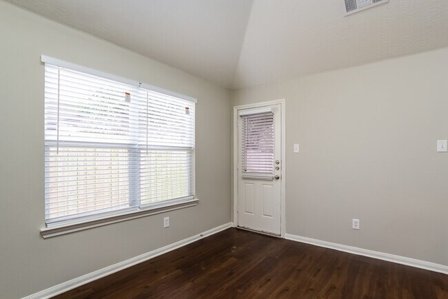 Foto del edificio - 13527 Ambrose St