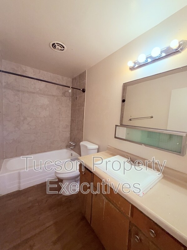 Building Photo - 8914 S Nogales Hwy